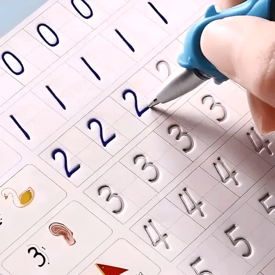 الدفتر التعليمي السحري 4 دفاتر باللغة العربية + 4 دفاتر باللغة الإنجليزية - KIDSBOX
